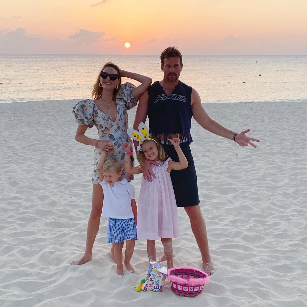 Elizabeth Chambers, Armie Hammer and kids in Instagram photo