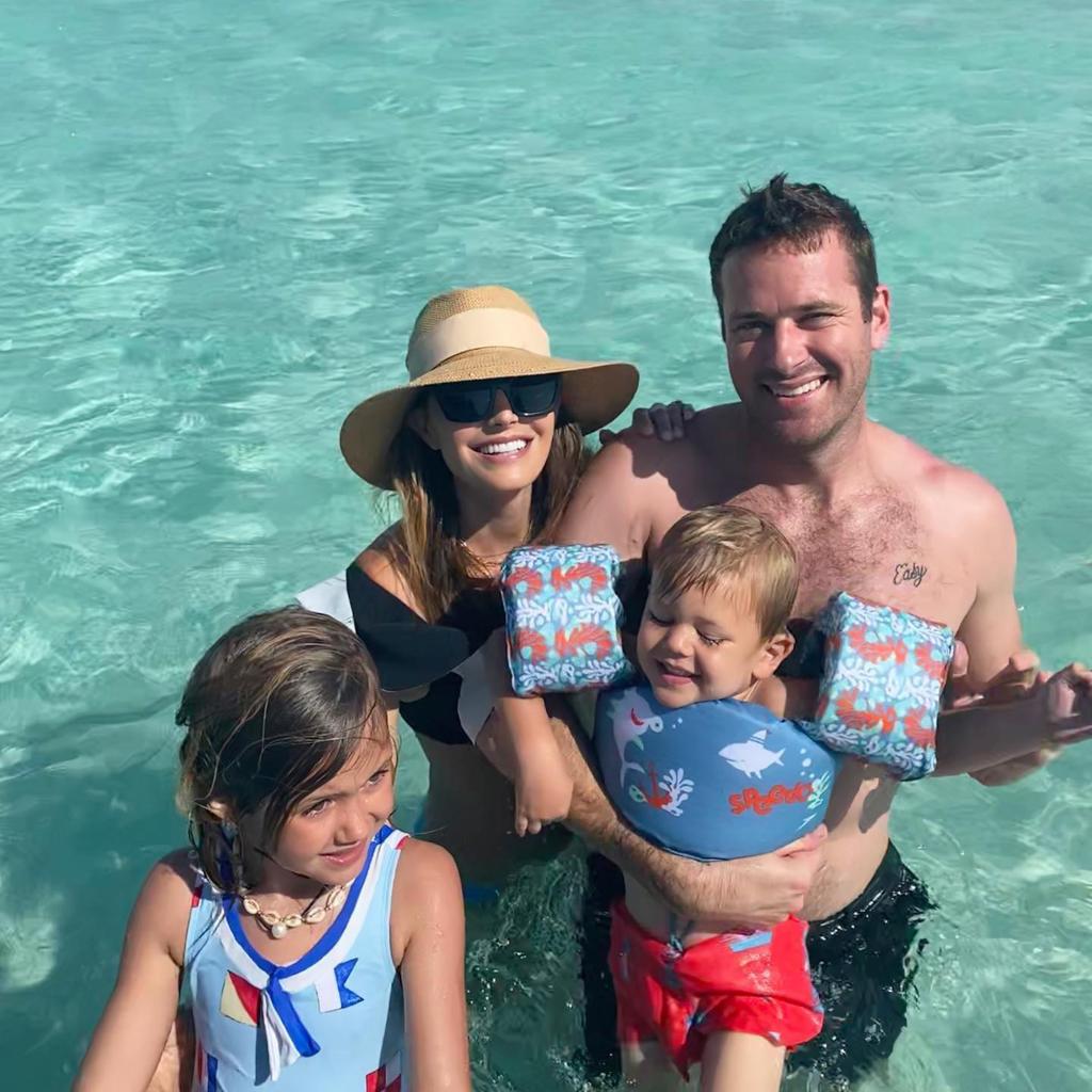 Elizabeth Chambers, Armie Hammer and kids in Instagram photo